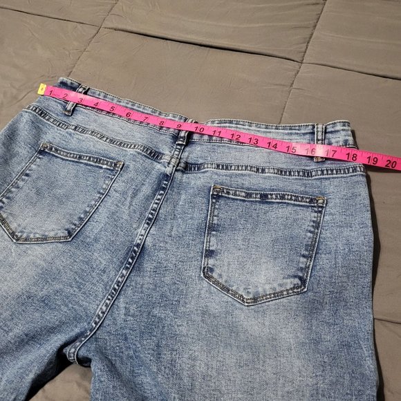 Holiday Snowman & Snowflake Women's Medium Wash Jeans, Size 18 - Picture 8 of 9